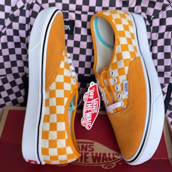 Vans WMNS Comfycush Authent (Checker) Zinnia/True Wht
VN0A3WM7VNC
Sneakers - Picture 12 of 16